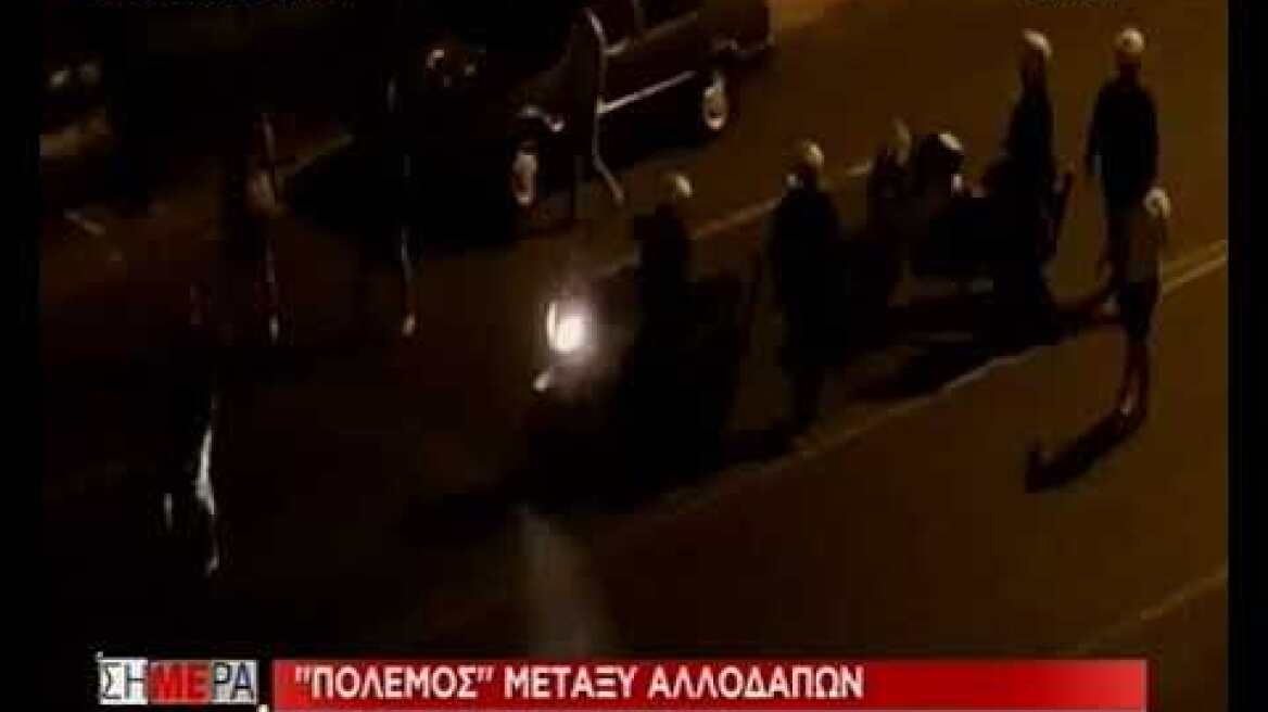 Πετροπόλεμος μεταξύ αλλοδαπών για υπό κατάληψη κτήριο στην πλατεία Βάθη