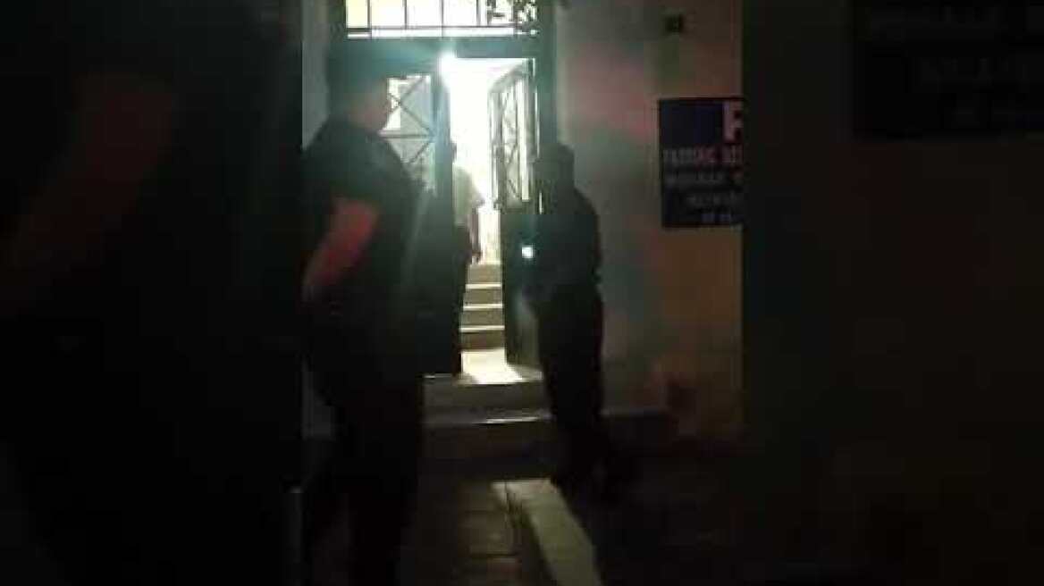 Η στιγμή που μπαίνουν στο γηροκομείο