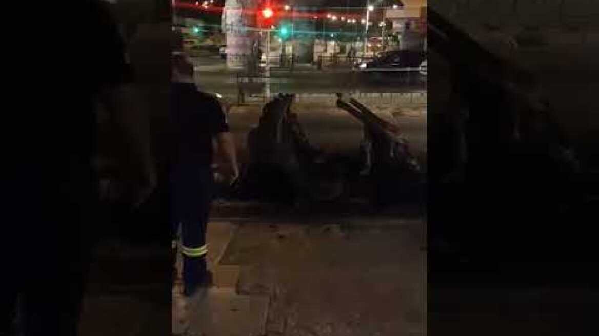 Φωτιά σε Smart στον Σταυρό Αγίας Παρασκευής