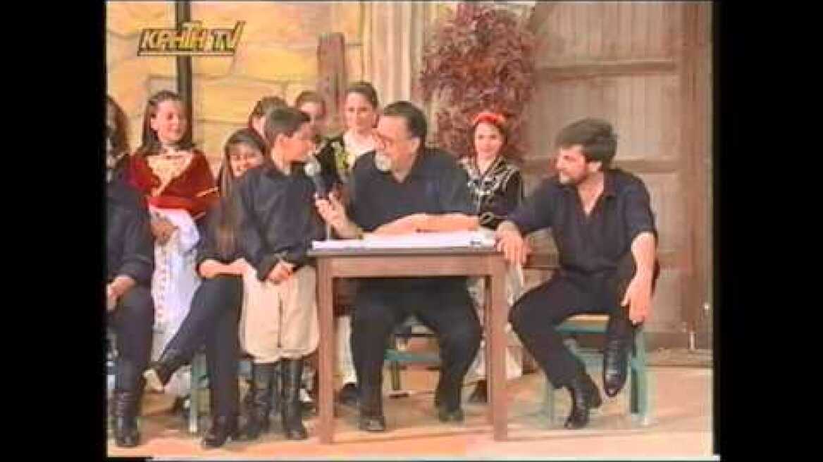 Μανόλης Καλομοίρης Η μάνα μου κάνει τη σαλάτα κι ο πατέρας μου την ανακατέβει