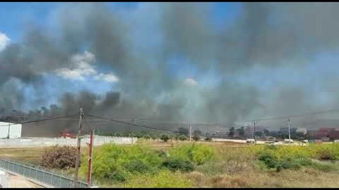 Κόκκινος συναγερμός στον Ασπρόπυργο: Φωτιά σε βυτιοφόρο με προπάνιο
