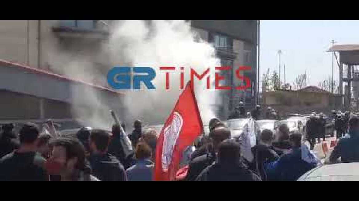 Επεισόδια στο λιμάνι Θεσσαλονίκης μεταξύ μελών του πάμε και ΕΛΑΣ - GRTimes.gr