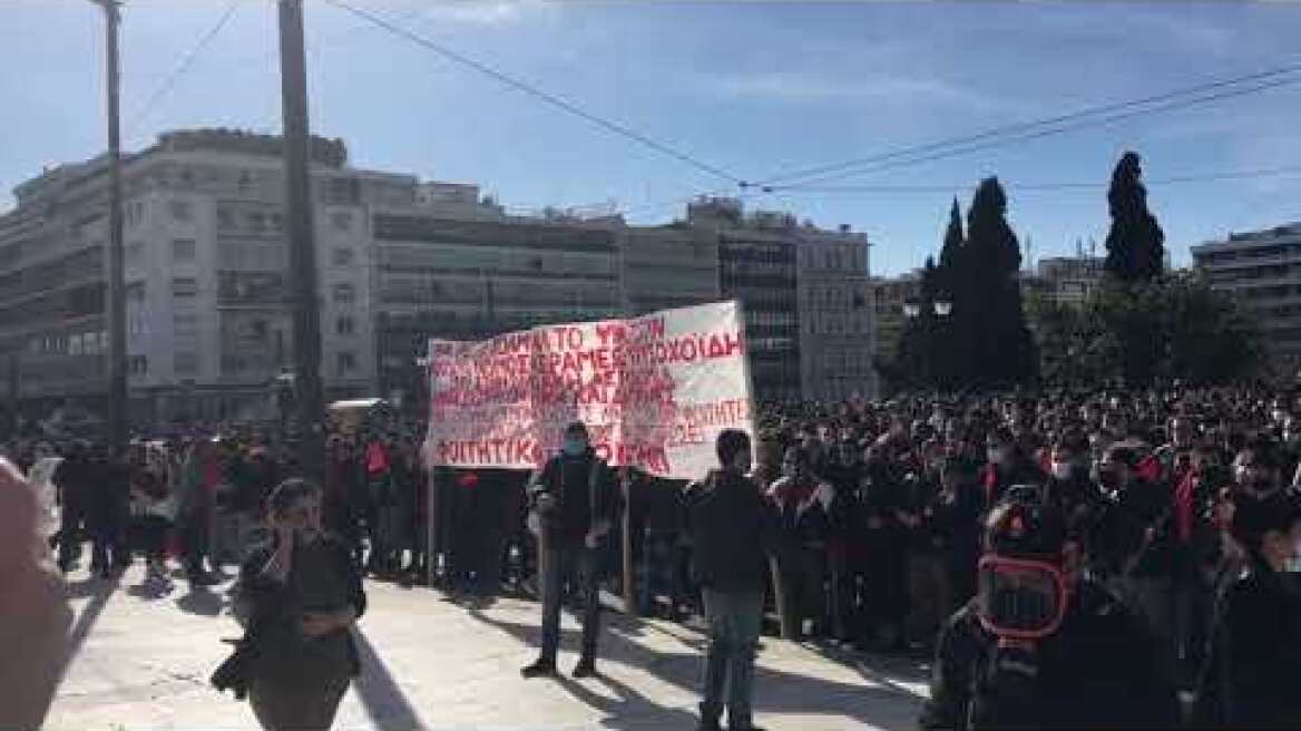Επεισόδια έξω απο τη Βουλή 2