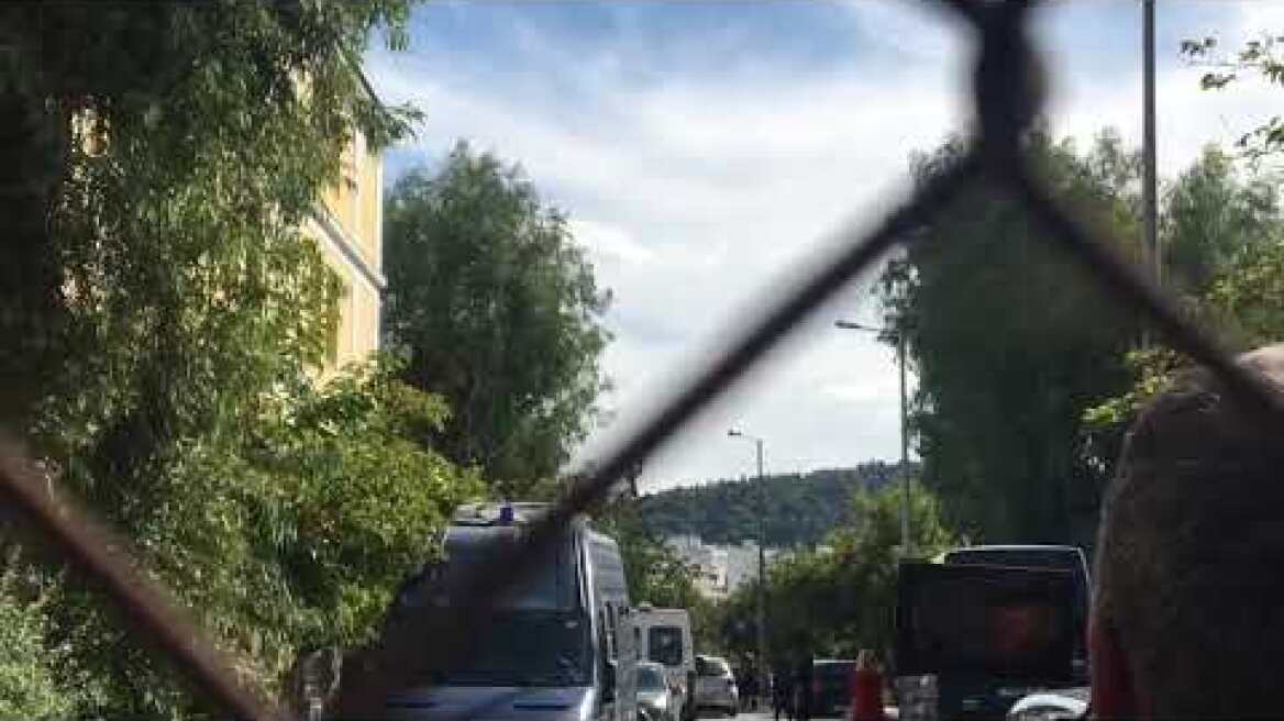 Ευελπίδων - Έφτασε η μητέρα της 12χρονης