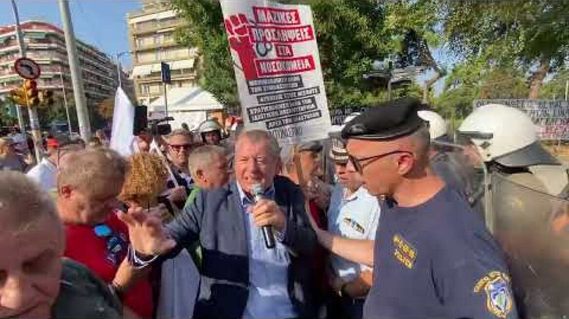 Thestival.gr Ένταση υγειονομικών με ΜΑΤ