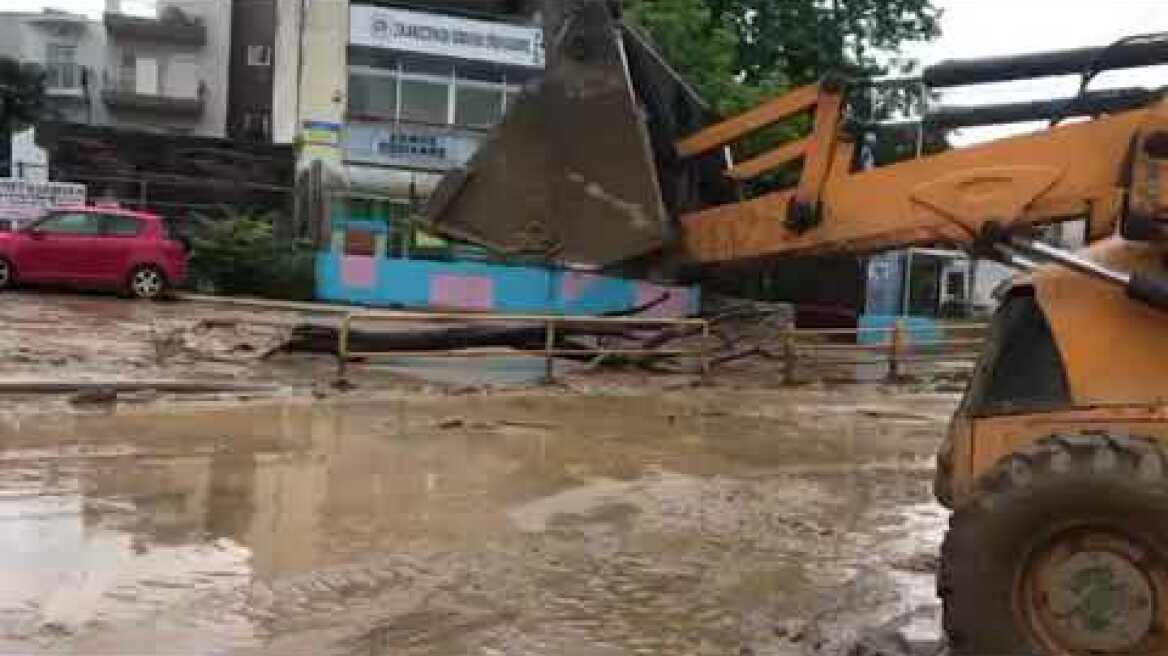 Θεσσαλονίκη: Στο έλεος της κακοκαιρίας – Πλημμύρισαν δρόμοι και σπίτια 3