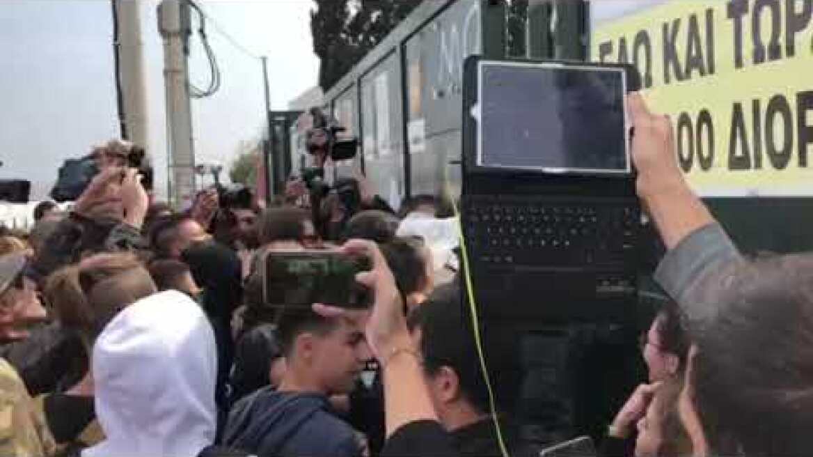 Μαθητές «εισέβαλαν» στο υπουργείο Παιδείας