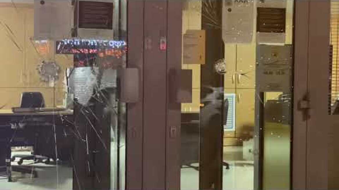 Thestival.gr Επίθεση σε τράπεζα με βαριοπούλες