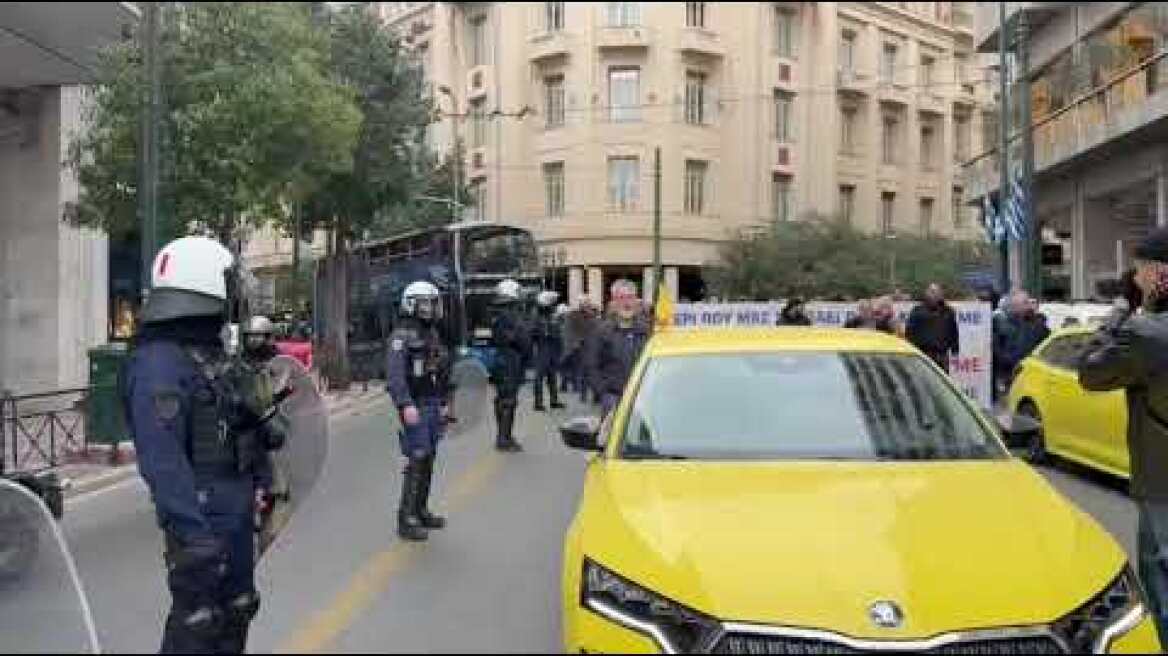 Η πορεία των ταξί στο Σύνταγμα