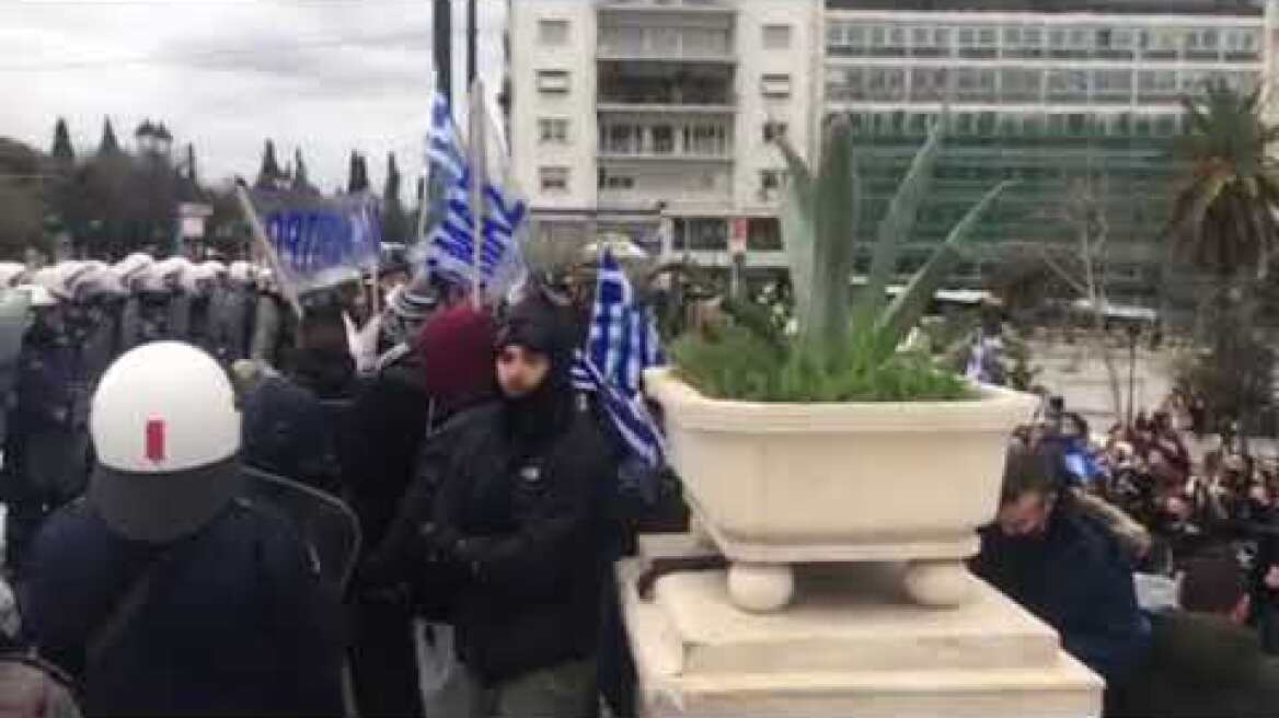 Βίντεο από αρνητές Σύνταγμα