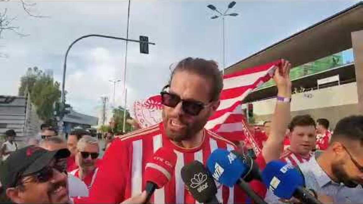 Ο Μπογρης μαζί με τους οπαδούς που φτάνουν με ΗΣΑΠ