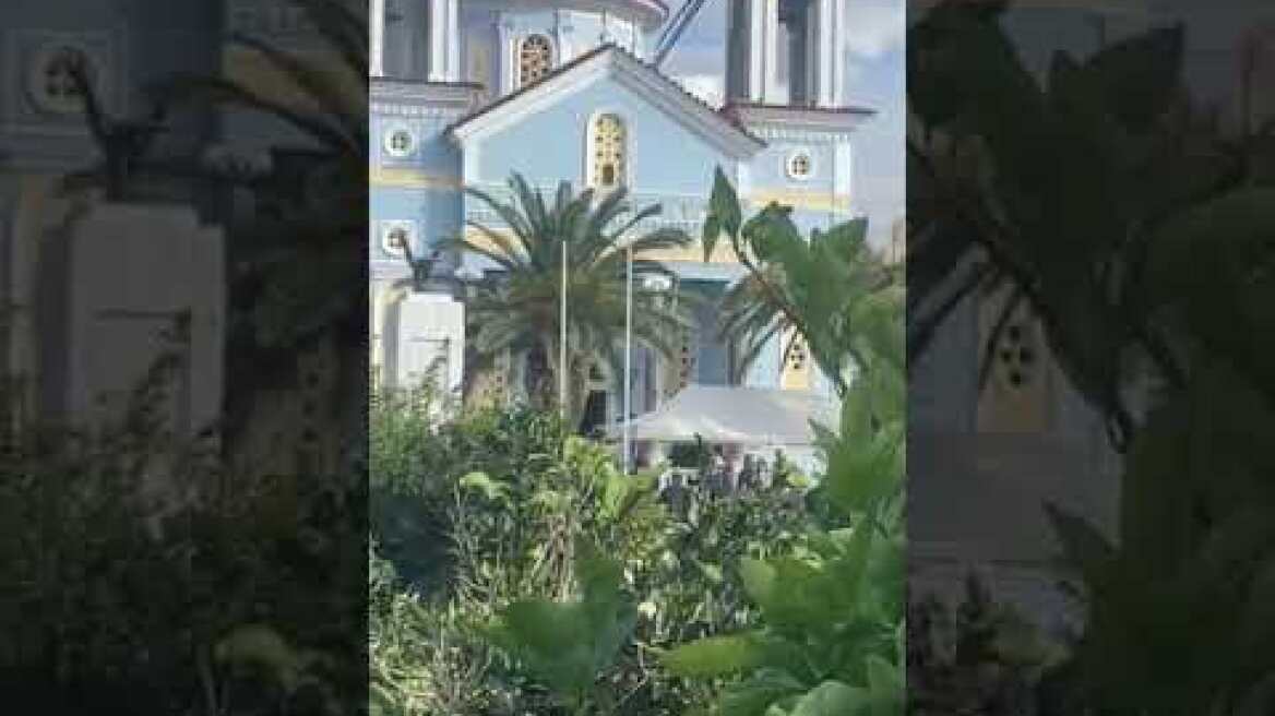 Με ανιχνευτή μετάλλων η είσοδος στην εκκλησία για την κηδεία της Ευαγγελίας Φραγκιαδάκη