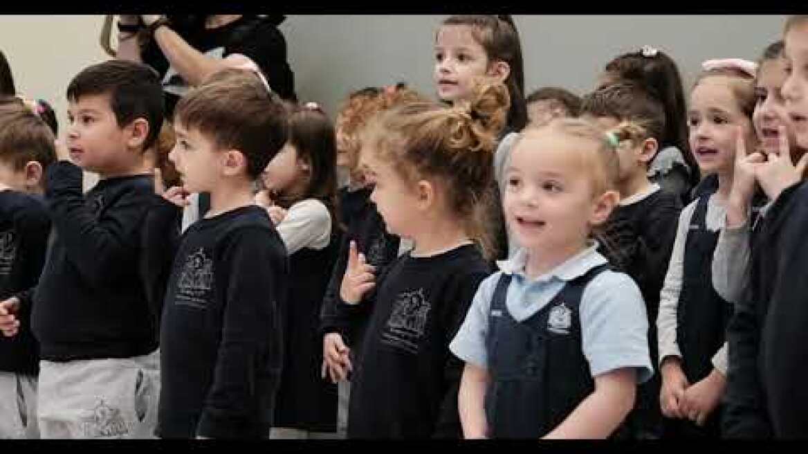 Επίσκεψη Μητσοτάκη και Αρχιεπισκόπου Ιερώνυμου στον παιδικό σταθμό Ευαγγελισμός της Θεοτόκου