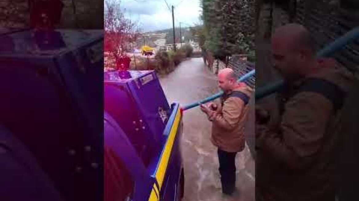 Ποτάμια οι δρόμοι στο Μεγανήσι από την κακοκαιρία