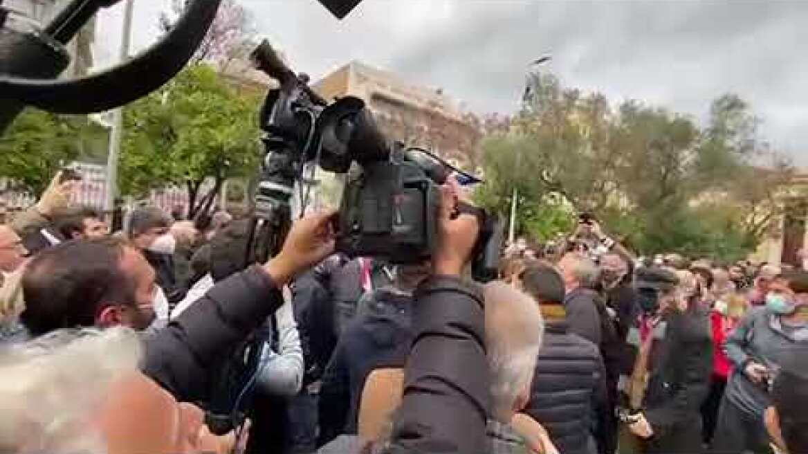 Πολυτεχνείο: Στεφάνι κατέθεσε αντιπροσωπεία του ΣΥΡΙΖΑ