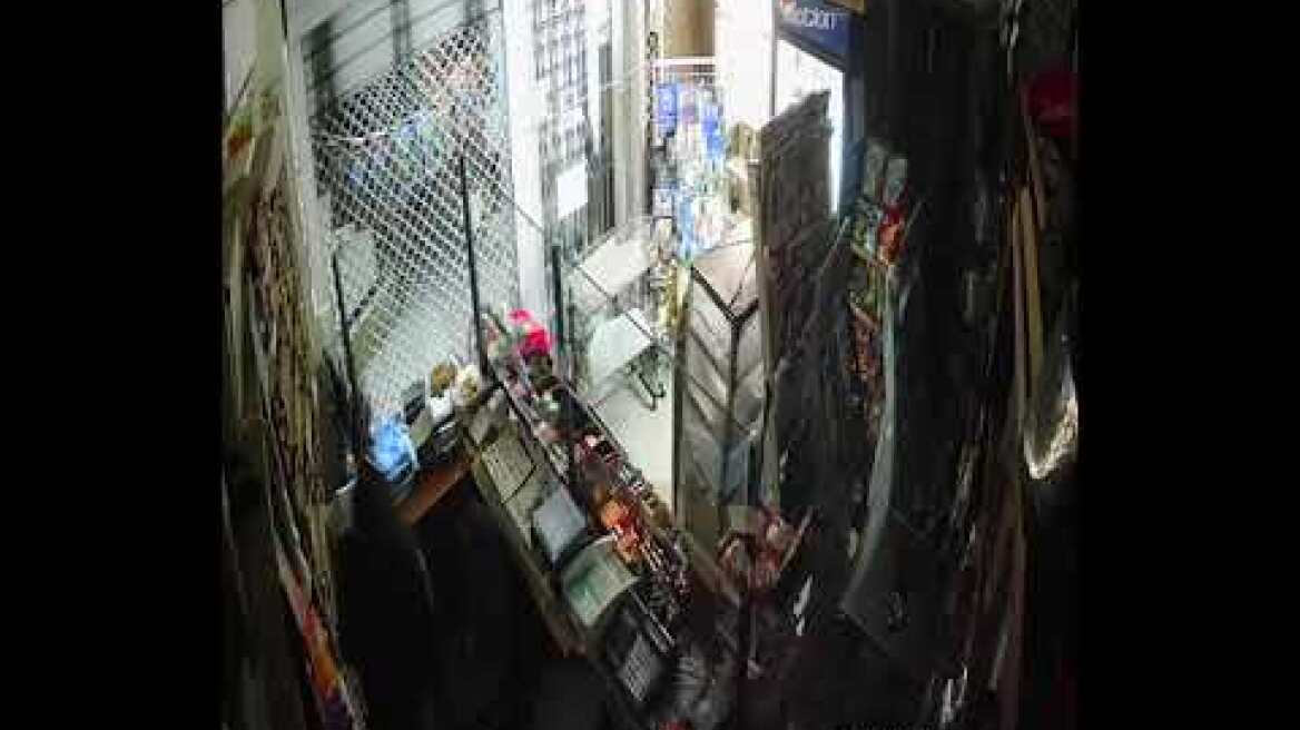 Βίντεο ντοκουμέντο από διάρρηξη σε κατάστημα ψιλικών στη Θεσσαλονίκη