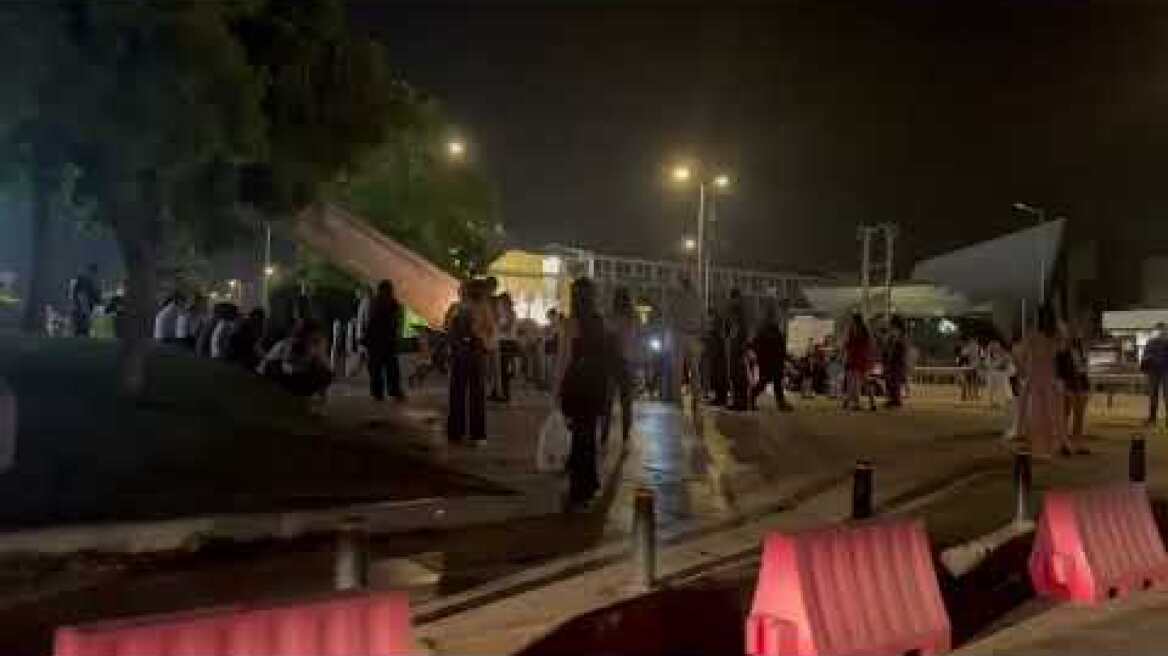 Avenue: Έχει εκκενωθεί όλο το εμπορικό κέντρο