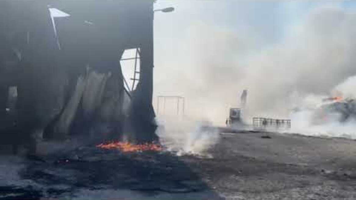 Φωτιά στη βιομηχανική περιοχή Βόλου (2)