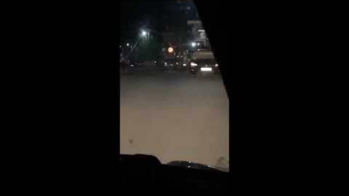 Αρκούδα μέσα στο Κωσταράζι - Την καταδίωξε οικογένεια με την κόρνα του αυτοκινήτου