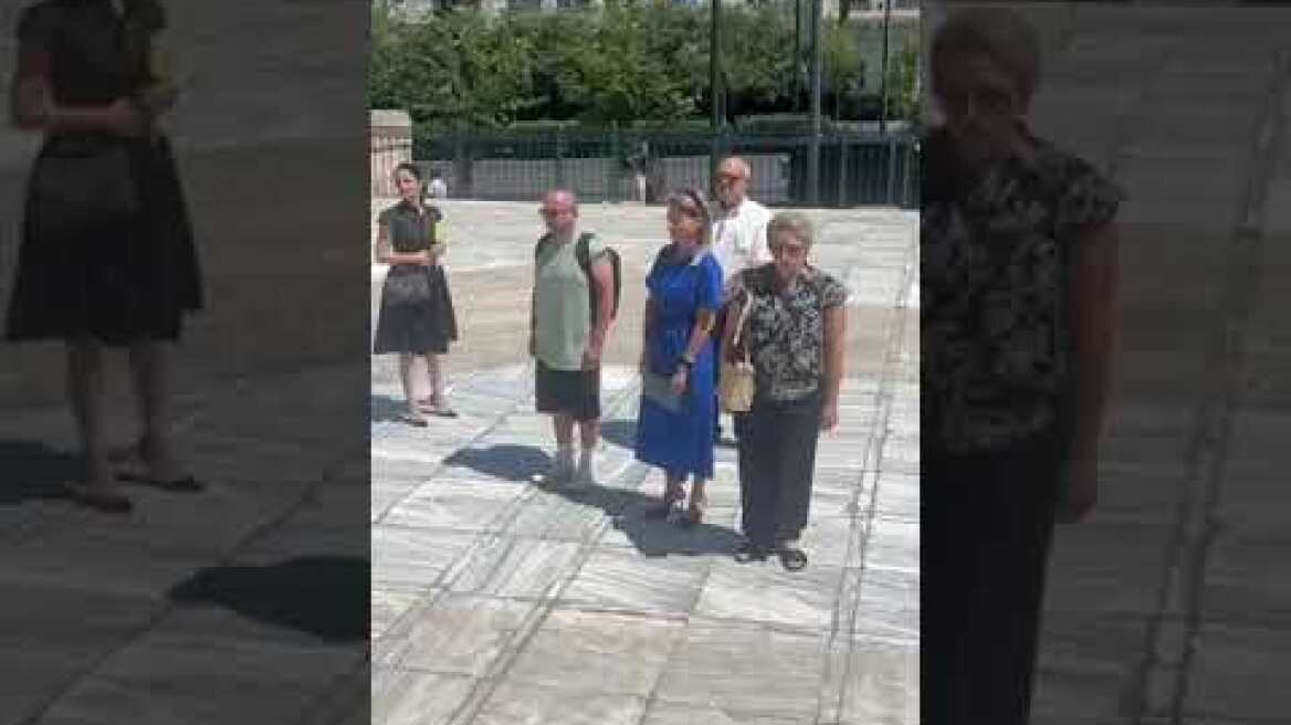 Στη Βουλή η Καρυστιανού - Κατέθεσε 1,3 εκατομμύρια υπογραφές για την κατάργηση του άρθρου 86 του Συντάγματος Στη Βουλή η Μαρία Καρυστιανού