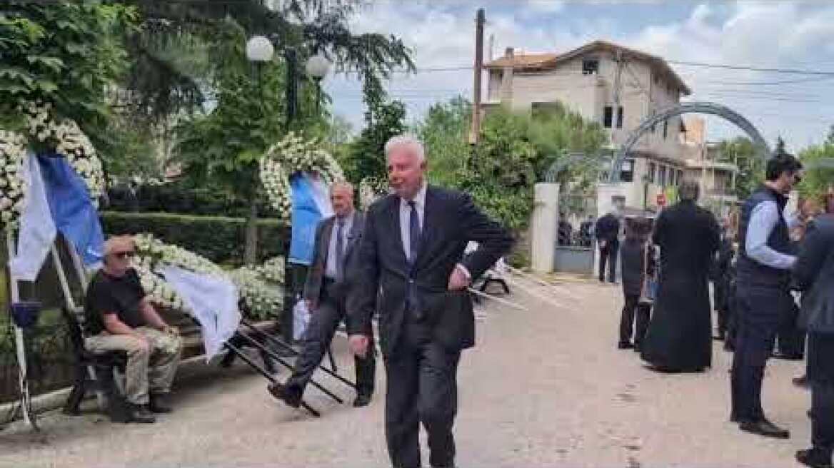 Ο Παναγιώτης Πικραμένος στην κηδεία του Πέτρου Μολυβιάτης