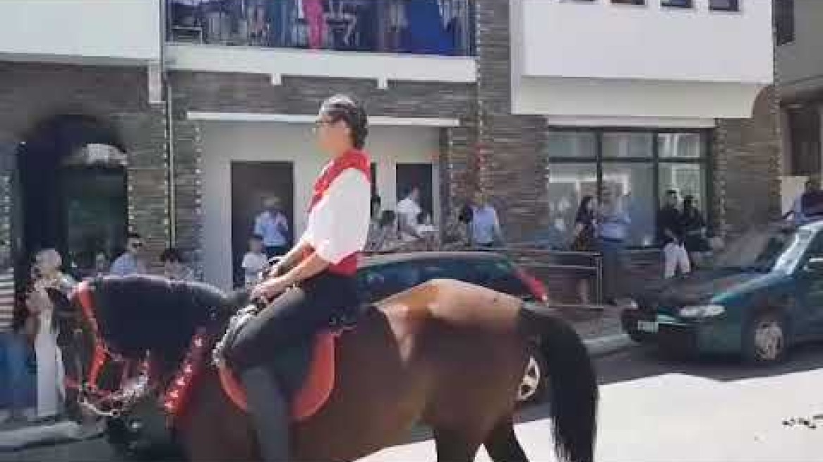 Η μεγάλη παρέλαση των καβαλάρηδων της Παναγίας στη Σιάτιστα