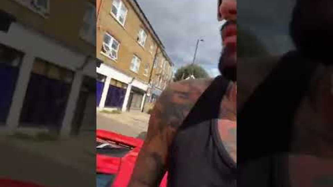 Snik: «Παιδάκια βρείτε καμιά γκόμενα, καμιά ασχολία»