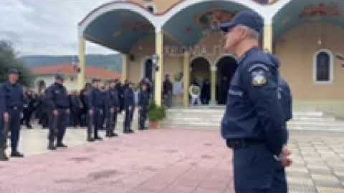 Το τελευταίο αντίο στον 29χρονο αστυνομικό που σκοτώθηκε σε καταδίωξη στον Ασπρόπυργο