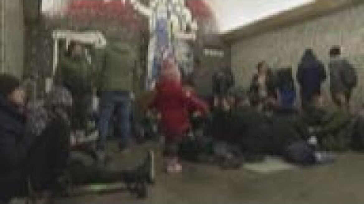 Ukrainians shelter in Kyiv metro amid Russia threat