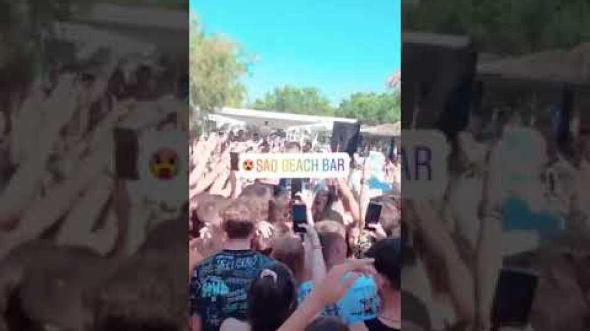 Συνωστισμός σε beach bar