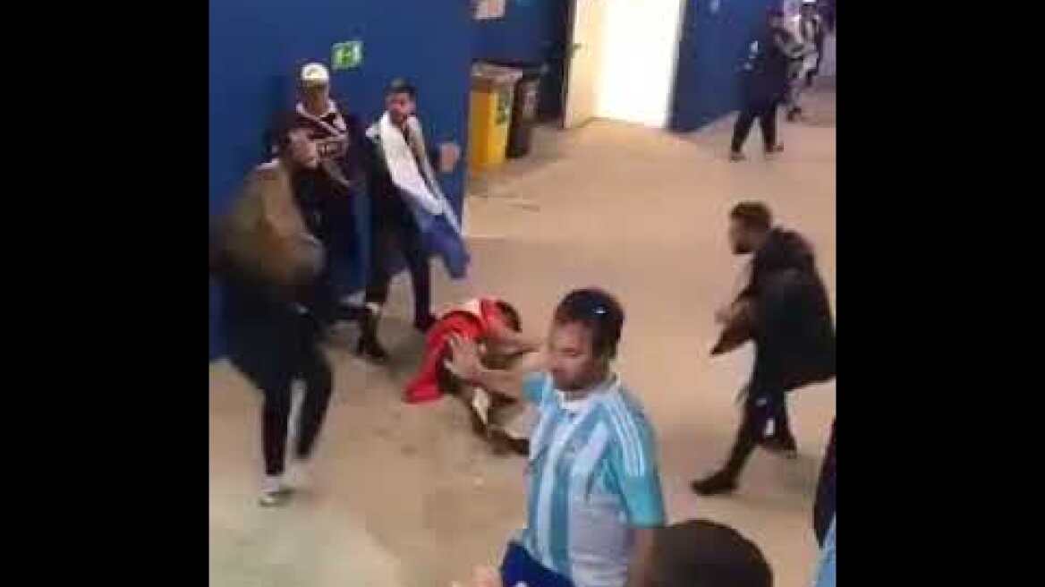 Pelea entre hinchas argentinos y de Croacia - Mundial Rusia 2018