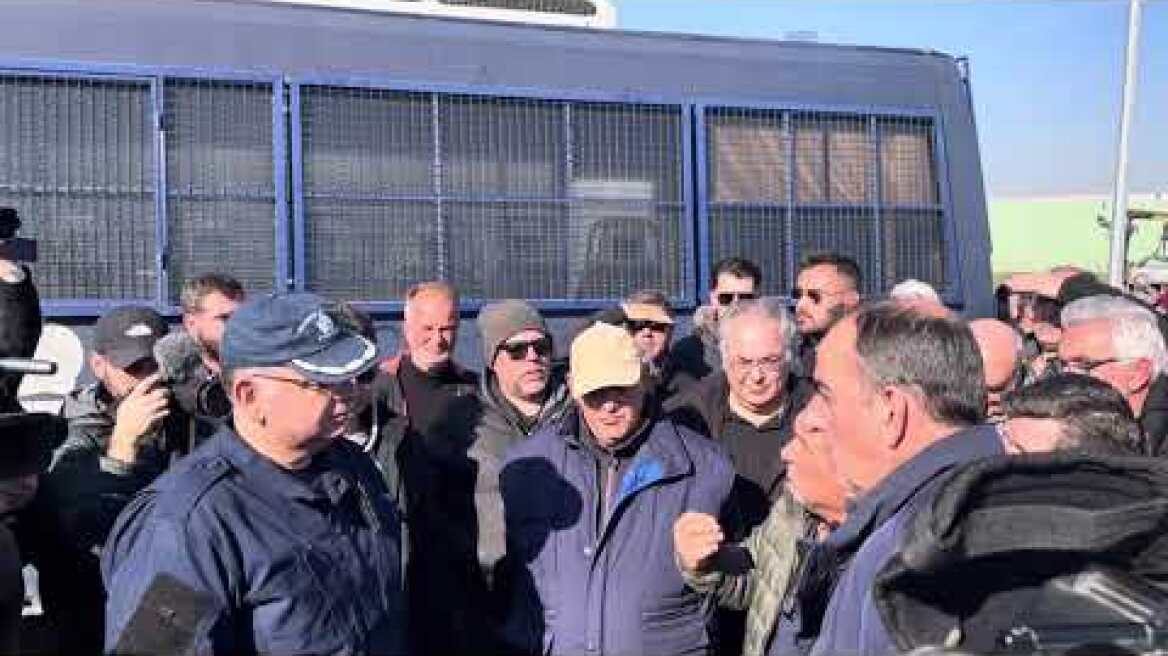 Αγροτικά Μπλόκα: Αίτημα των αγροτών για να βγουν στην Εθνική Οδό (1)