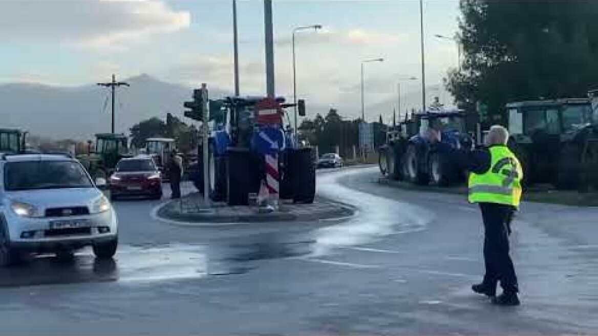 Μπλόκο από τους αγρότες στα Πράσινα Φανάρια (1)