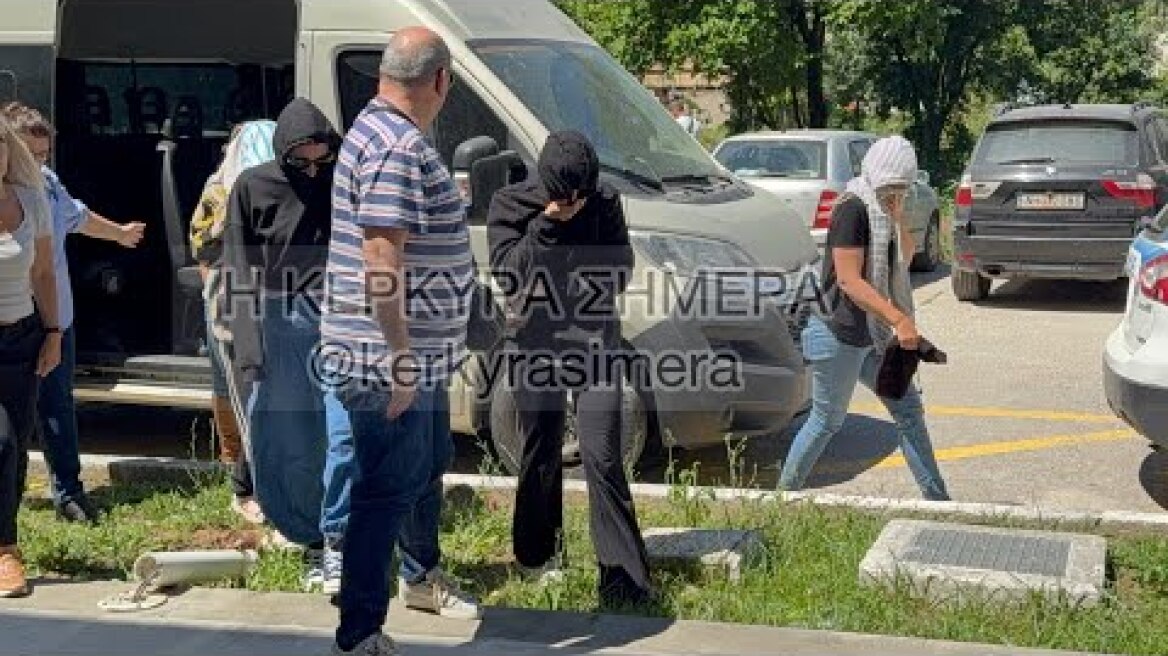 Στα δικαστήρια οι 5 για τη φωτογράφιση με στύλο του pole dancing στα Παλαιά Ανάκτορα