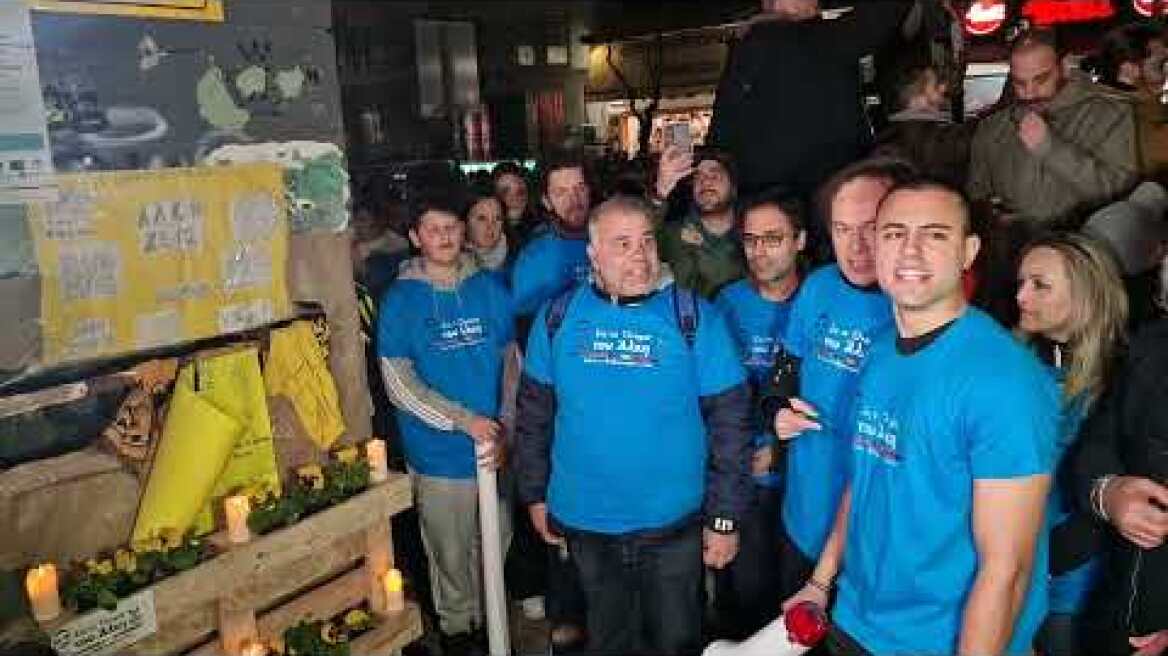 Με κεράκια και λουλούδια στο σημείο που δολοφονήθηκε ο Άλκης (3)