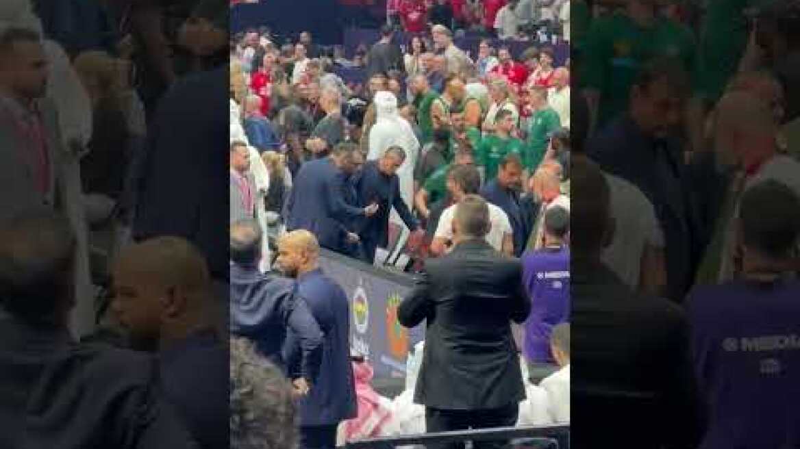 'Εξαλλος ο Δημήτρης Γιαννακόπουλος στο ημίχρονο του ημιτελικού