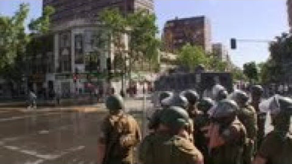 Police use water cannon on protesters in Chile