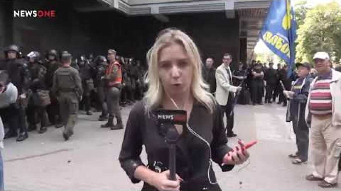 Ukrayna'da canlı yayın sırasında muhabir Darina Bilera eziyet!