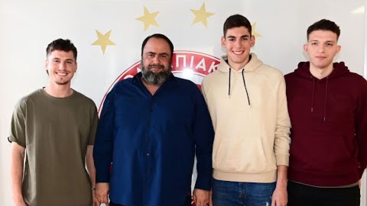 H κοπή της πρωτοχρονιάτικης πίτας του Ολυμπιακού! / New Year’s lunch and celebrative cake ceremony!