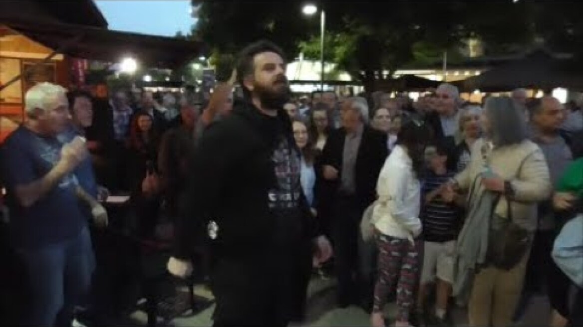 Καρέ καρέ οι αποδοκιμασίες κατά Τσίπρα στα Τρίκαλα.