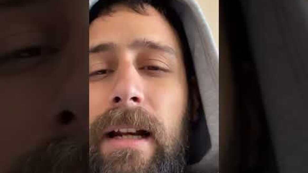 Γάτα κλωτσιά