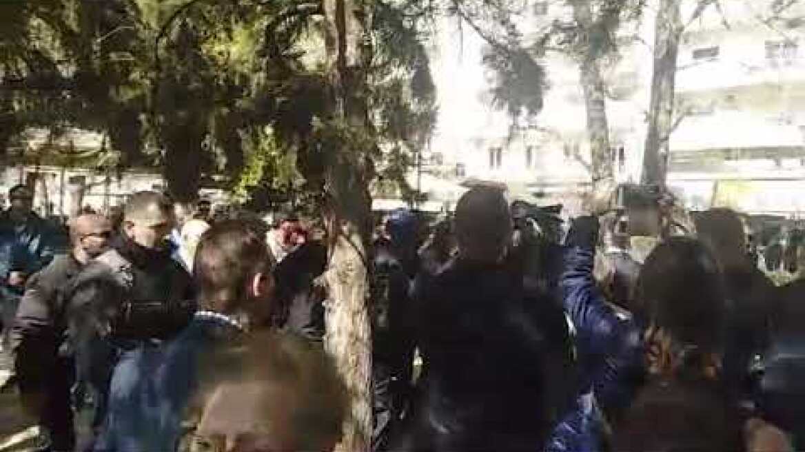 Με αποδοκιμασίες και εντάσεις η κατάθεση στεφάνων στις Σέρρες