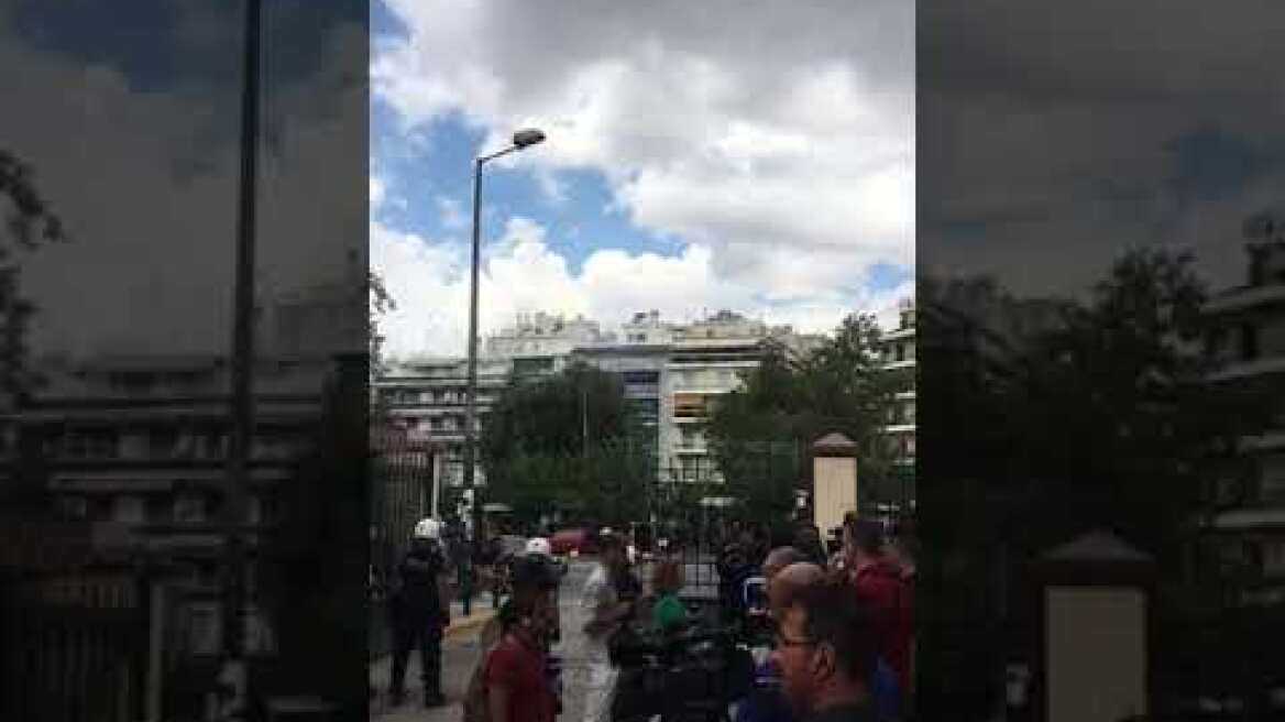 Oπαδοί της ΑΕΚ έξω από τα δικαστήρια της ευελπίδων