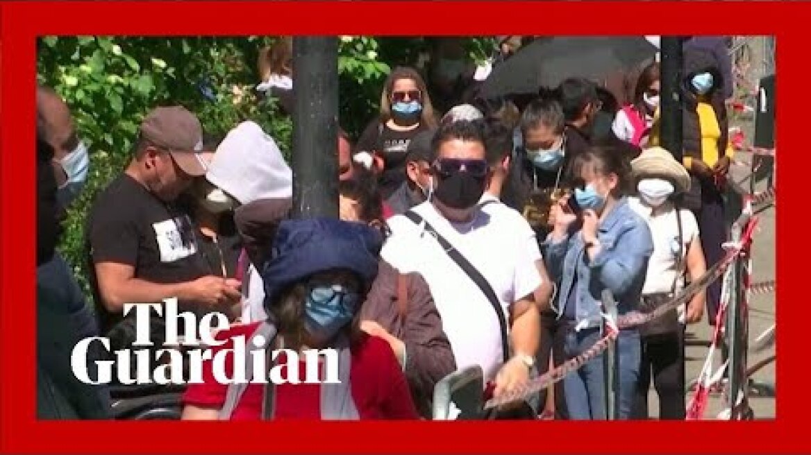 More than 1,000 queue in Geneva to get free food parcels amid coronavirus lockdown