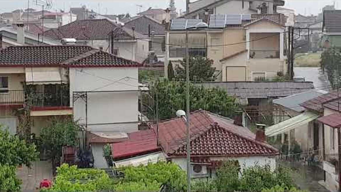 Σφοδρές καταιγίδες στα Τρίκαλα