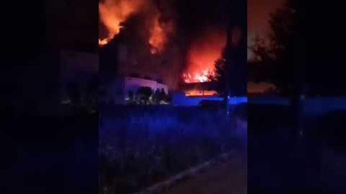 Καίγεται ολοσχερώς εργοστάσιο στη ΒΙΠΕ  Λαμίας