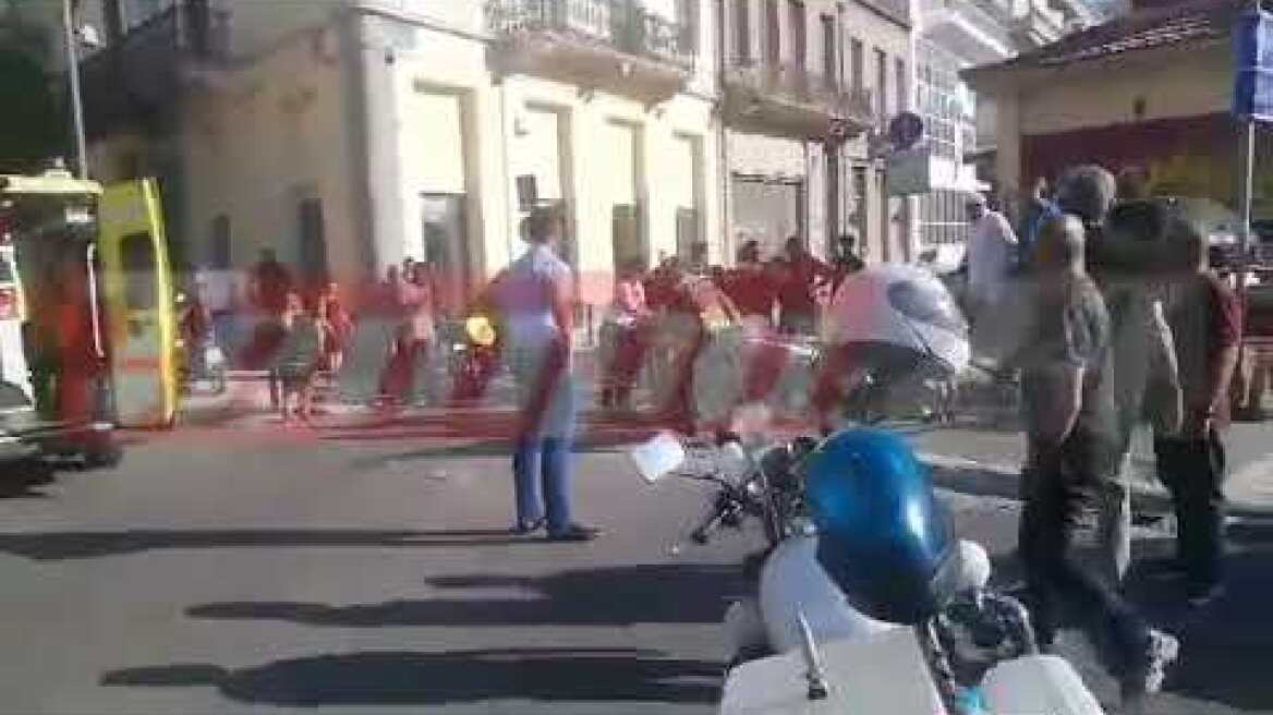 tempo24 - ΣΥΓΚΡΟΥΣΗ ΔΥΟ ΟΧΗΜΑΤΩΝ ΣΤΟ ΚΕΝΤΡΟ ΤΗΣ ΠΑΤΡΑΣ - ΤΡΑΥΜΑΤΙΣΜΟΣ ΠΑΙΔΙΟΥ