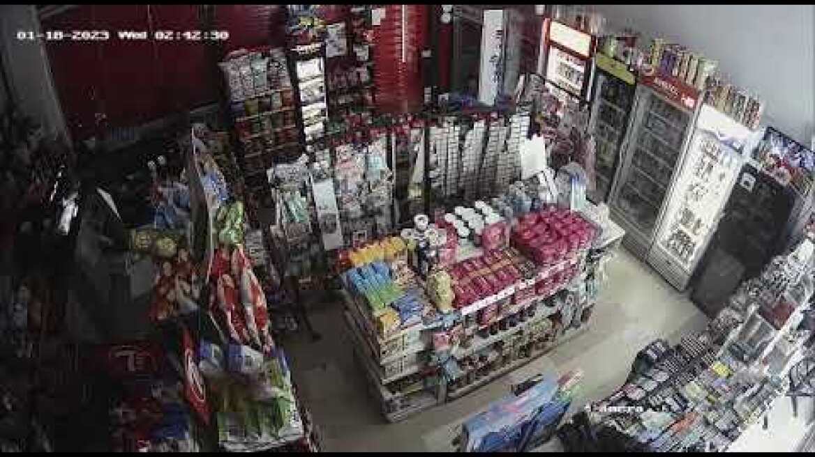 Νέα βίντεο ντοκουμέντο από τη διάρρηξη σε κατάστημα ψιλικών