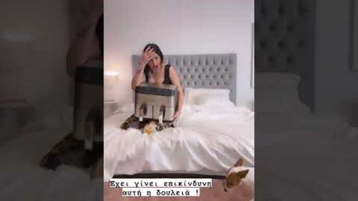 Η Δήμητρα Αλεξανδράκη χτύπησε στο κεφάλι ενώ προσπαθούσε να διαφημίσει προϊόν