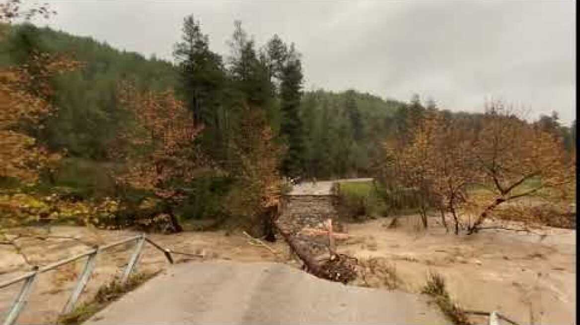 EviaZoom.gr - Βόρεια Εύβοια: Γέφυρα στο Αρτεμίσιο κατέρρευσε σαν χάρτινος πύργος